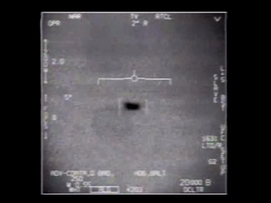FLIR1 thermal camera still — Tic-Tac UAP as recorded by Lt. Cmdr. Chad Underwood